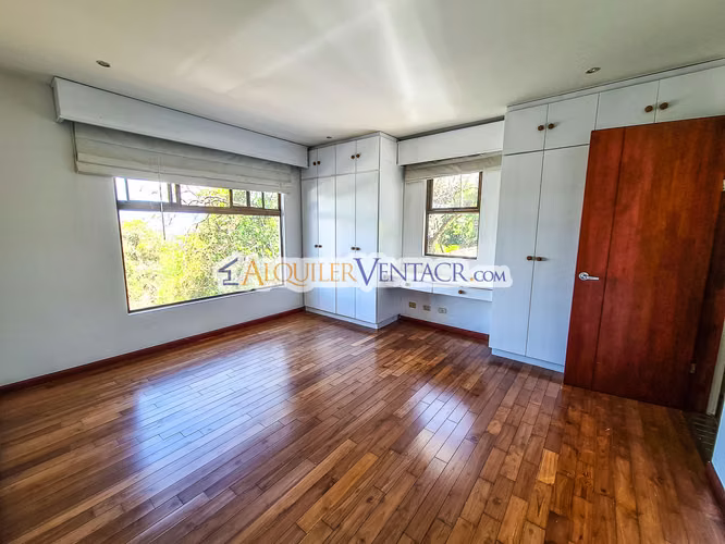 LUJOSA CASA CON 1.039 M2 DE LOTE Y VISTA EN BRASIL DE MORA SANTA ANA - Imagen 12