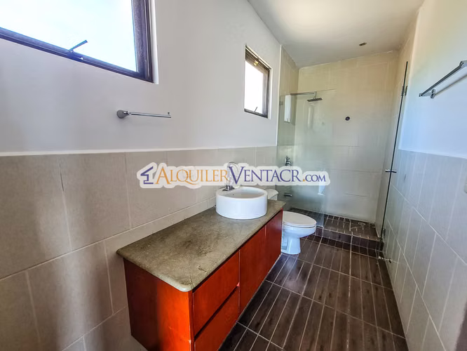 LUJOSA CASA CON 1.039 M2 DE LOTE Y VISTA EN BRASIL DE MORA SANTA ANA - Imagen 13