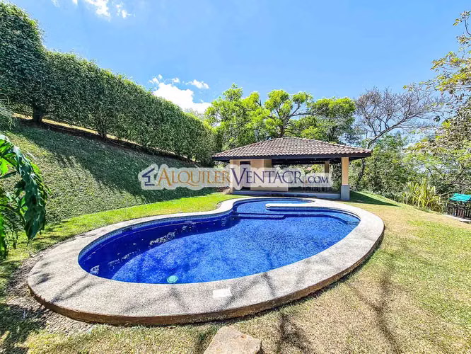 LUJOSA CASA CON 1.039 M2 DE LOTE Y VISTA EN BRASIL DE MORA SANTA ANA
