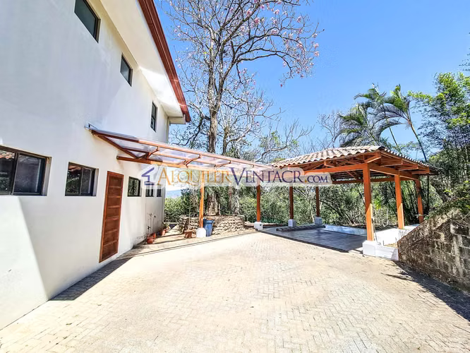 LUJOSA CASA CON 1.039 M2 DE LOTE Y VISTA EN BRASIL DE MORA SANTA ANA - Imagen 3