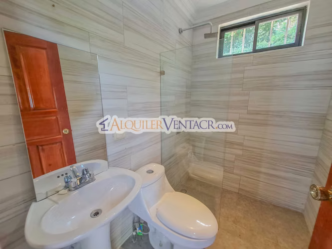 CASA CON PISCINA PROPIA Y VISTA CON 1.735 M2 DE LOTE EN SANTA ANA PIEDADES - Imagen 10