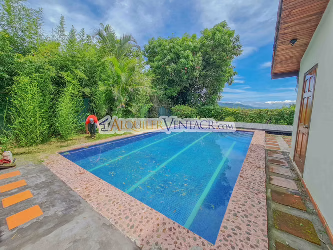 CASA CON PISCINA PROPIA Y VISTA CON 1.735 M2 DE LOTE EN SANTA ANA PIEDADES - Imagen 2
