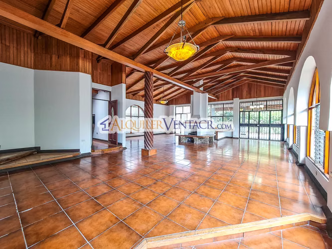 CASA DE UN NIVEL DE 479 M2 CON 984 M2 LOTE EN JABONCILLOS ESCAZU - Imagen 13