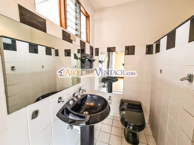 CASA DE UN NIVEL DE 479 M2 CON 984 M2 LOTE EN JABONCILLOS ESCAZU - Imagen 16