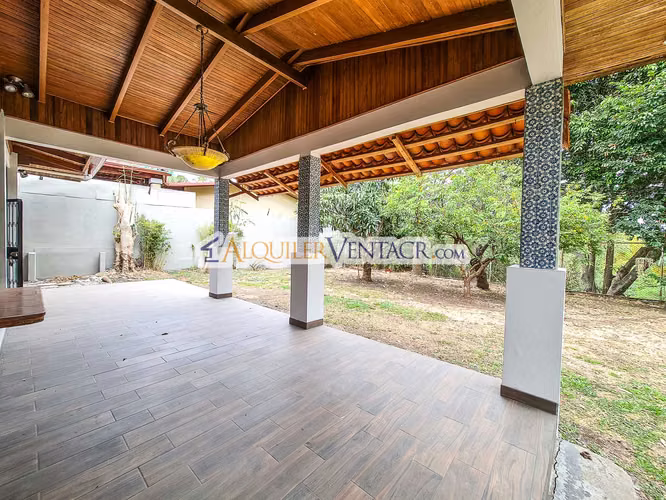 CASA DE UN NIVEL DE 479 M2 CON 984 M2 LOTE EN JABONCILLOS ESCAZU - Imagen 17