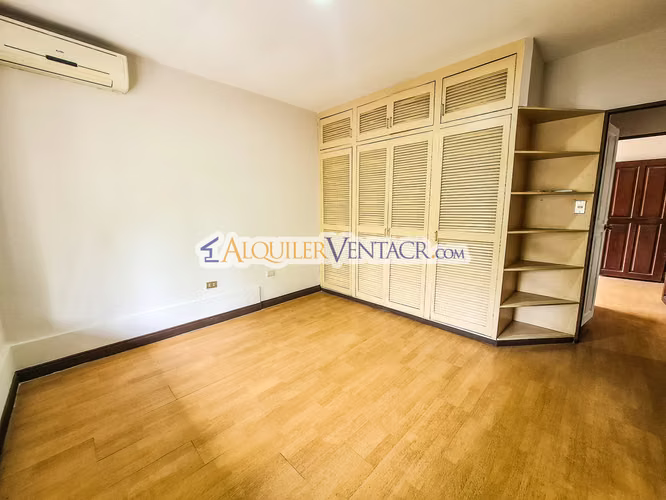 CASA DE UN NIVEL DE 479 M2 CON 984 M2 LOTE EN JABONCILLOS ESCAZU - Imagen 10