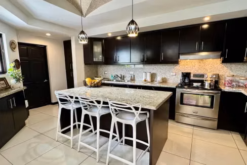 Casa de 2 Plantas en Residencial, Santa Ana centro - Imagen 9