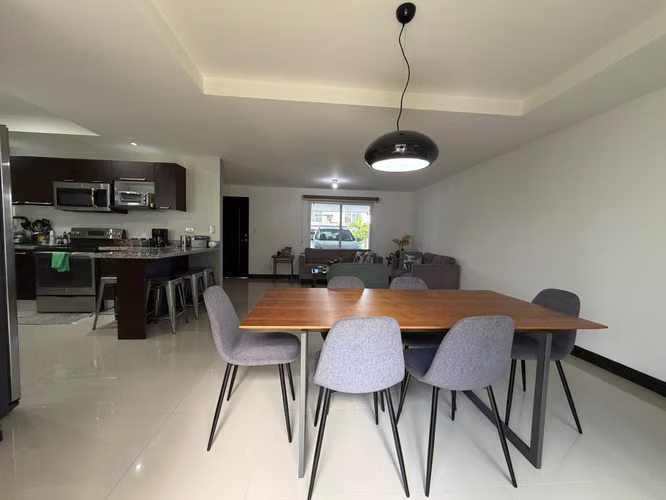 Casa de estilo moderno en Guachipelin de Escazu - Imagen 3