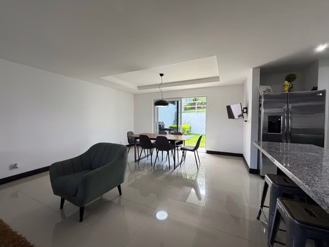 Casa de estilo moderno en Guachipelin de Escazu - Imagen 4