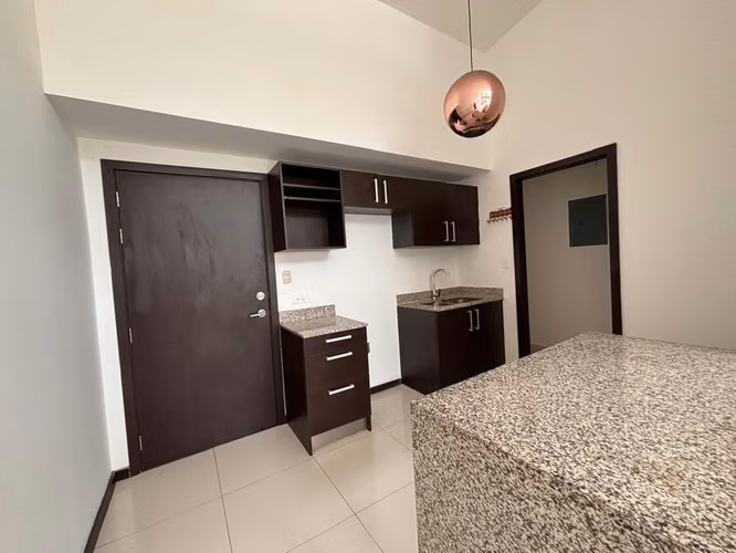 SE ALQUILA Moderno apartamento con amplia terraza - Imagen 4