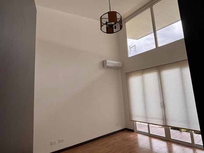 SE ALQUILA Moderno apartamento con amplia terraza - Imagen 5