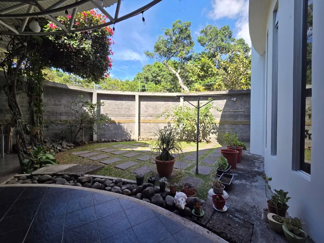 Casa con Arquitectura Moderna en Piedades Santa Ana - Imagen 5