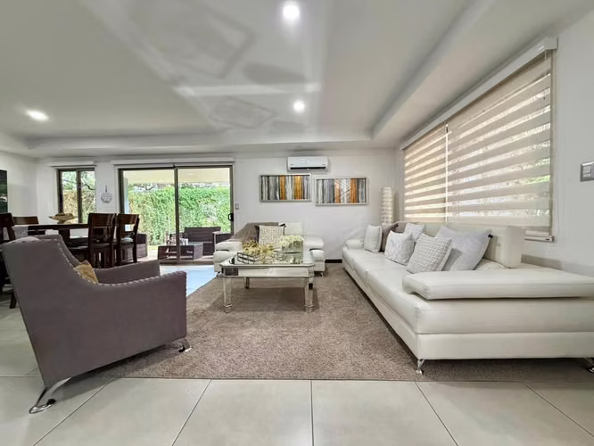 Casa moderna con muebles en alquiler en Santa Ana - Imagen 17