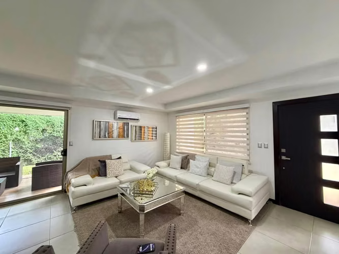 Casa moderna con muebles en alquiler en Santa Ana - Imagen 18