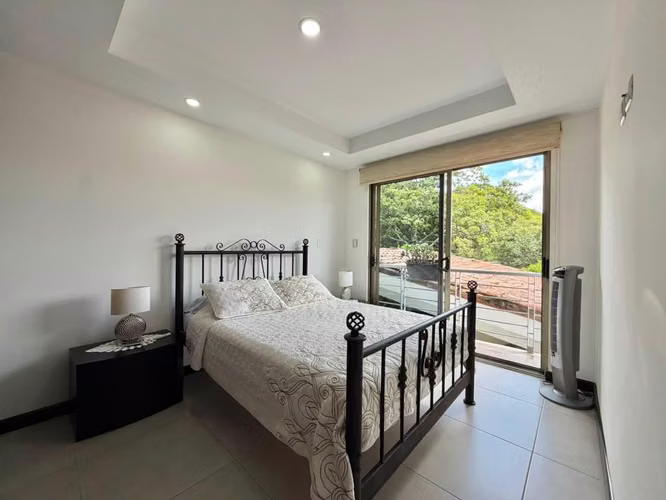 Casa moderna con muebles en alquiler en Santa Ana - Imagen 10
