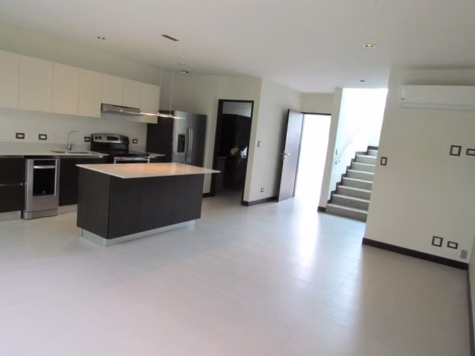Casa en Alquiler Amueblada en Lindora, Santa Ana | 2 Habs y Lujo Contemporáneo ID27221 - Imagen 2