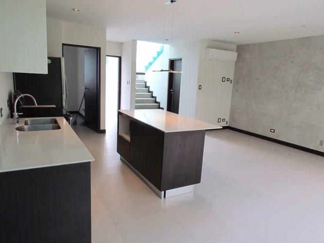 Casa en Alquiler Amueblada en Lindora, Santa Ana | 2 Habs y Lujo Contemporáneo ID27221 - Imagen 6