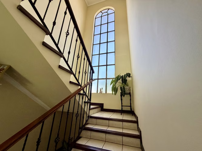 SE VENDE CASA DE LUJO EN RESIDENCIAL CON SEGURIDAD 24-7 EN SAN PABLO DE HEREDIA