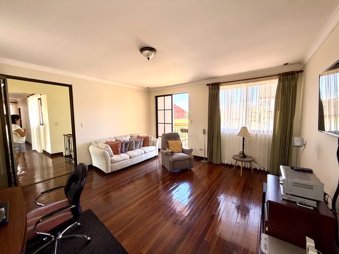 SE VENDE CASA DE LUJO EN RESIDENCIAL CON SEGURIDAD 24-7 EN SAN PABLO DE HEREDIA