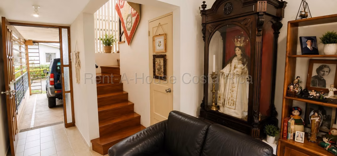 Venta de Casa en Mercedes Montes de Oca en residencial - Imagen 2