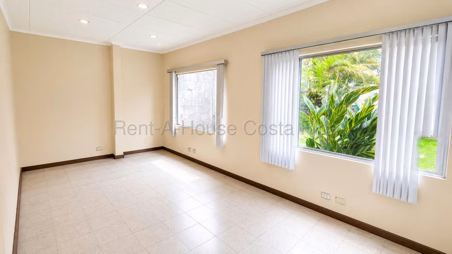 Venta de propiedad comercial en lote de 2.423 m2 en Zapote - Imagen 7