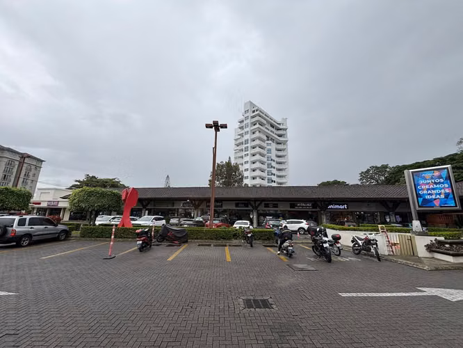 ALQUILER DE LOCAL EN PLAZA - SAN RAFEL ESCAZU - Imagen 4