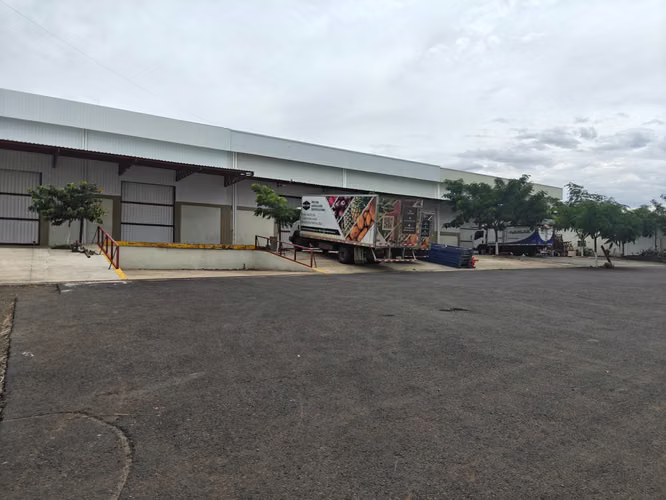 Bodegas Alquiler en San Antonio del Tejar - Varios tamaños con Anden - Imagen 2