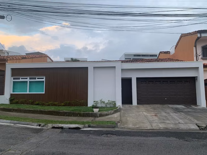 Exclusiva Casa de 1 Nivel Totalmente Remodelada – Pozos de Santa Ana - Imagen 2