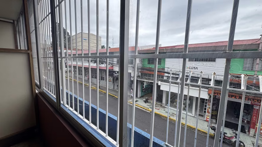 Amplia zona en alquiler en el centro de Heredia cerca del Mercado Central - Imagen 6