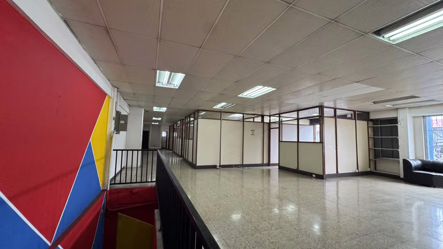 Amplia zona en alquiler en el centro de Heredia cerca del Mercado Central - Imagen 3