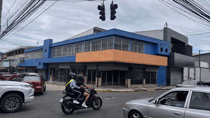 Amplia zona en alquiler en el centro de Heredia cerca del Mercado Central - Imagen 2