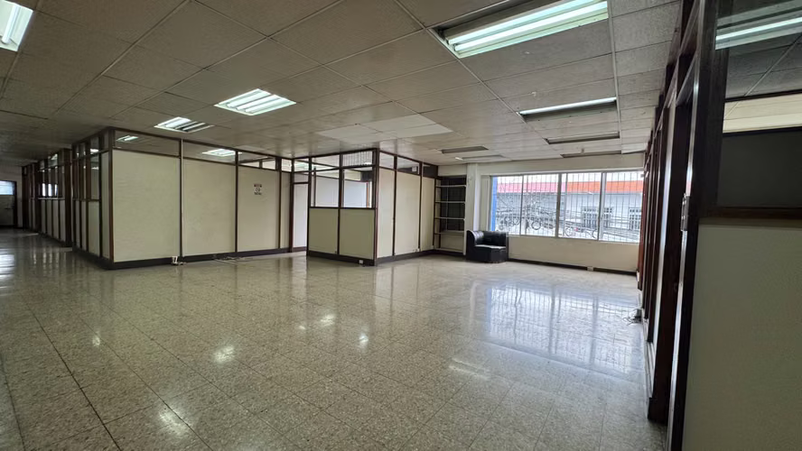 Amplia zona en alquiler en el centro de Heredia cerca del Mercado Central - Imagen 4