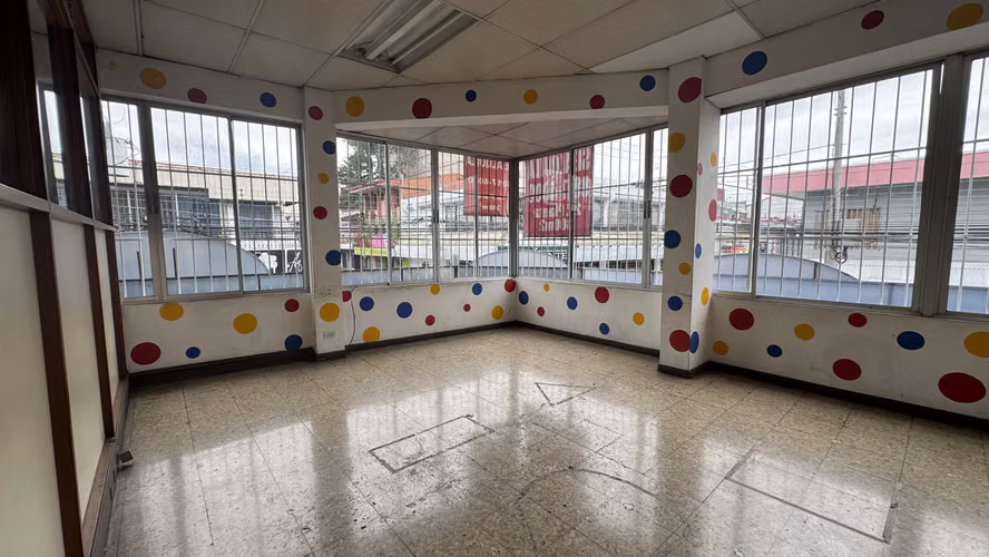 Amplia zona en alquiler en el centro de Heredia cerca del Mercado Central - Imagen 14