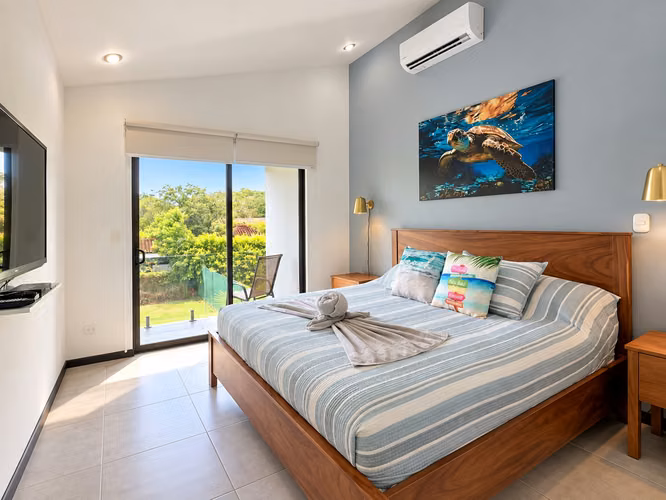 Casa de dos pisos en alquiler con piscina privada en Loma Verde, Tamarindo.
