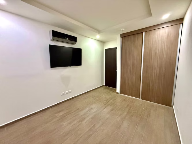 Apartamento con Jardin y Linea Blanca en Santa Ana Alquiler - Imagen 6