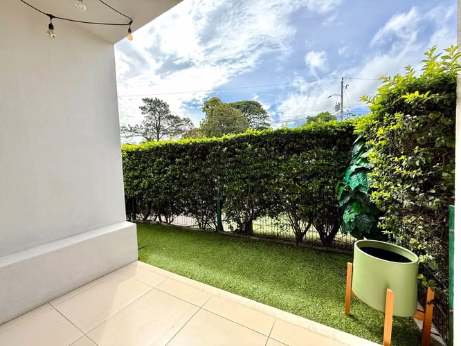 Apartamento con Jardin y Linea Blanca en Santa Ana Alquiler - Imagen 8