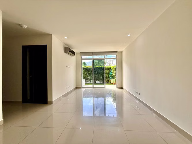 Apartamento con Jardin y Linea Blanca en Santa Ana Alquiler - Imagen 10