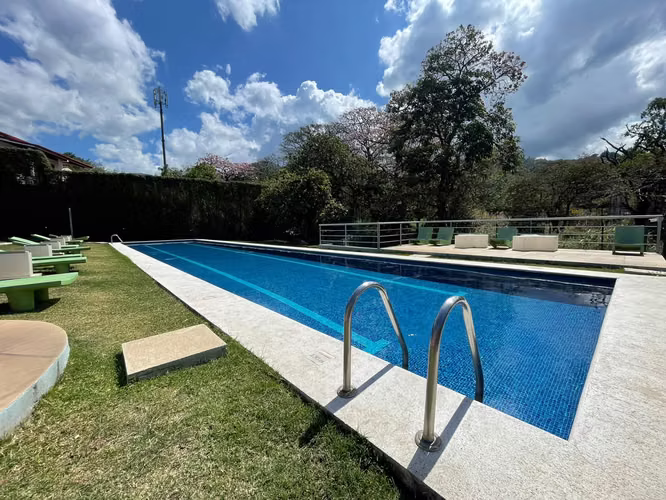Apartamento con Jardin y Linea Blanca en Santa Ana Alquiler - Imagen 17