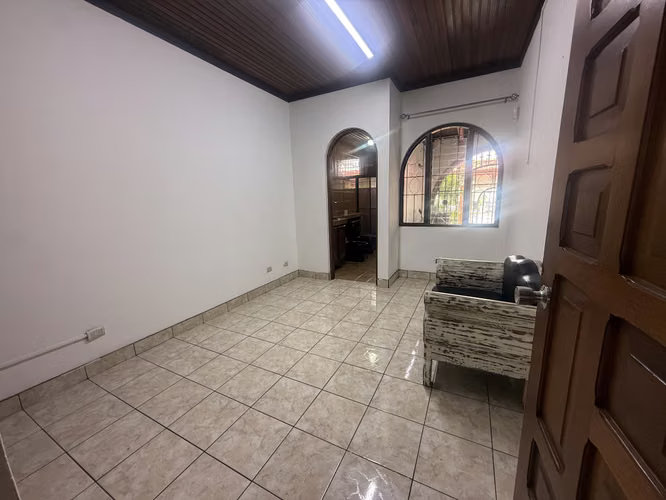 ALQUILER LOCAL COMERCIAL FRENTE A PLAZA REAL - Imagen 5