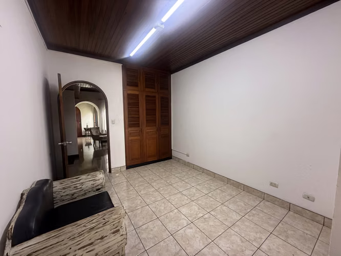 ALQUILER LOCAL COMERCIAL FRENTE A PLAZA REAL - Imagen 3