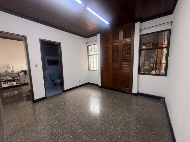 ALQUILER LOCAL COMERCIAL FRENTE A PLAZA REAL - Imagen 12