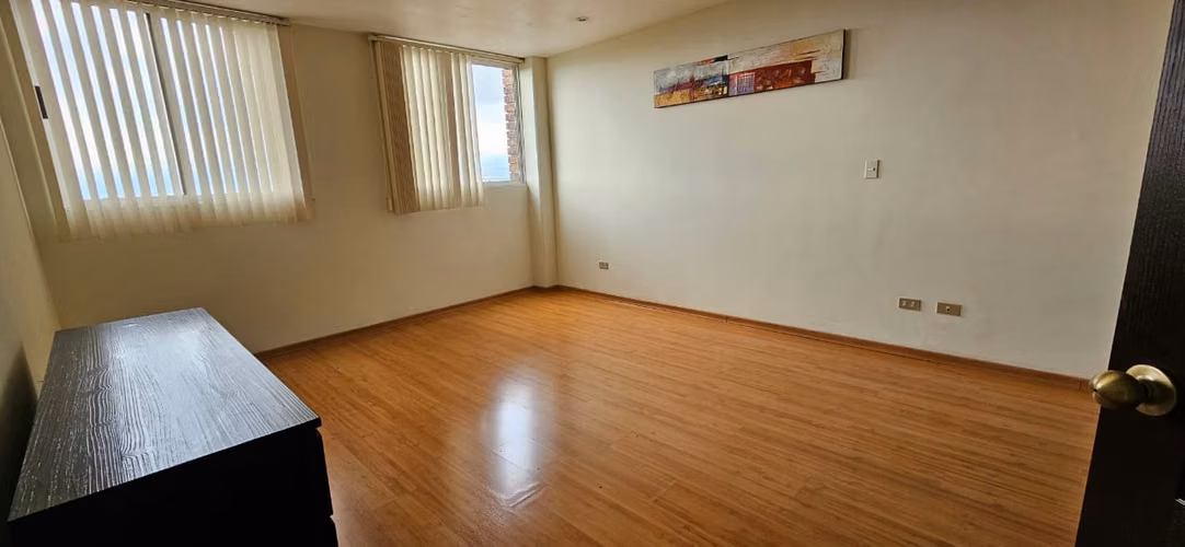 VENTA DE APARTAMENTO CON HERMOSA VISTA EN BELLO HORIZONTE, ESCAZÚ EN CONDOMINIO - Imagen 6
