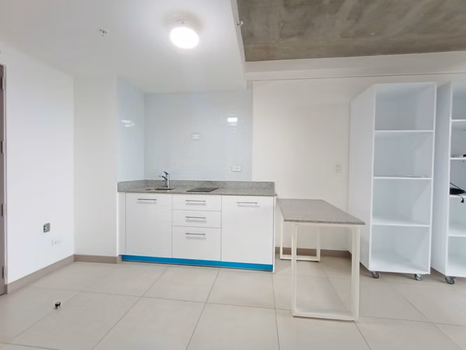 Estudio Moderno con PARQUEO TECHADO! Alquiler en Torre iFreses, Curridabat.