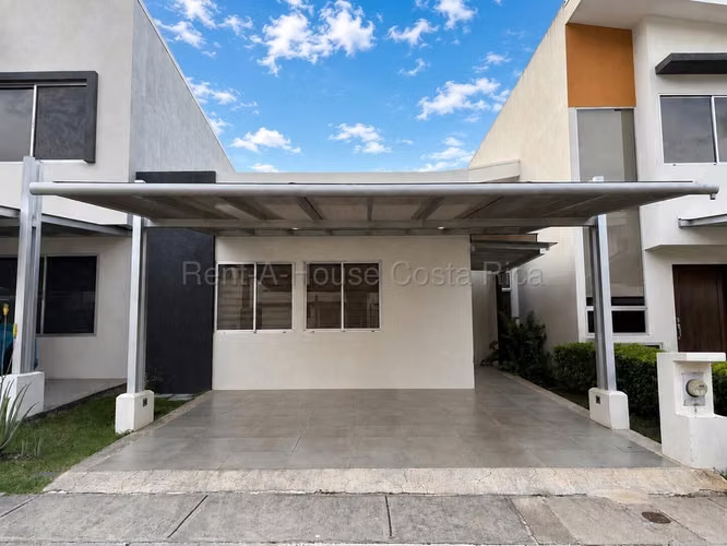 Venta de Casa en Río Oro de Piedades, Santa Ana. RAH 26-2009