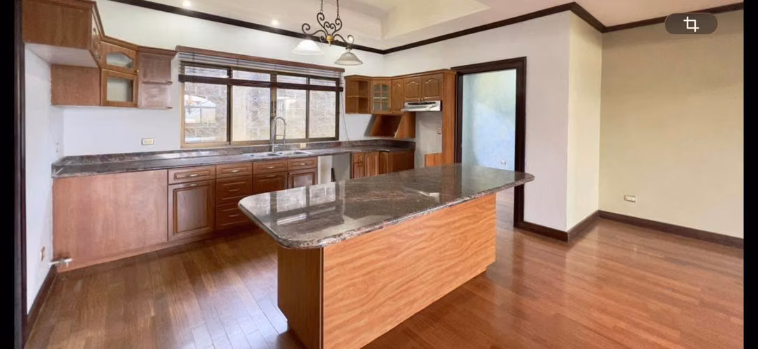 Private house with views in an exclusive condominium, Guachipelín 1.200.000