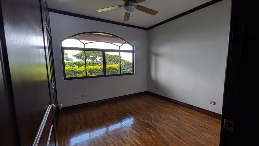 Casa privada con vista en condominio exclusivo, Guachipelín 1.200.000 - Imagen 12