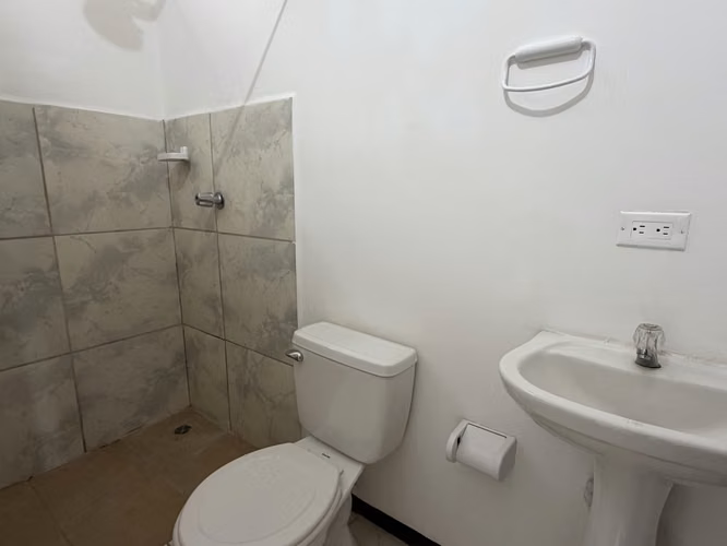 Se alquila apartamento tipo estudio en Pozos de Santa Ana, cerca del condominio Montesol. - Imagen 3