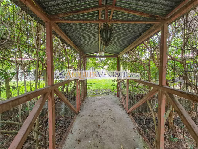 Propiedad con uso suelo mixto / un nivel de 463 m2 / 1.100 m2 lote x Distrito 4 Guachipelín Escazú - Imagen 11