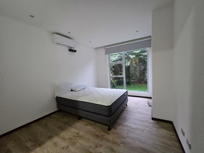 Moderno apartamento amoblado con amenidades en Santa Ana $1800 - Imagen 13