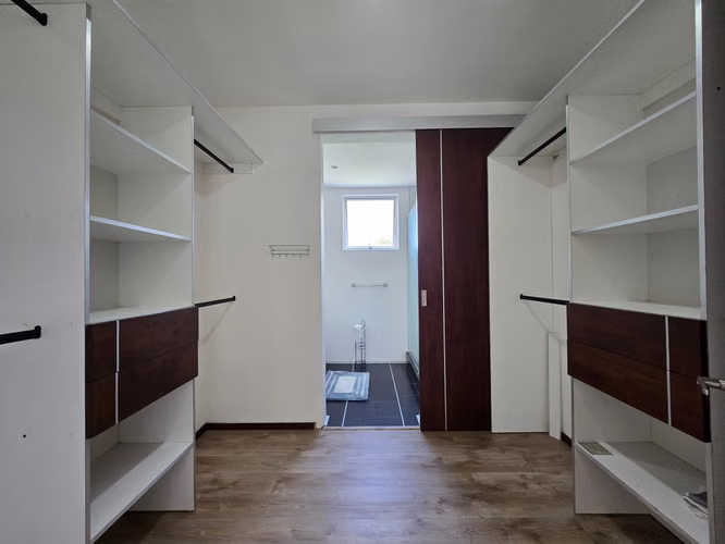 Moderno apartamento amoblado con amenidades en Santa Ana $1800 - Imagen 6